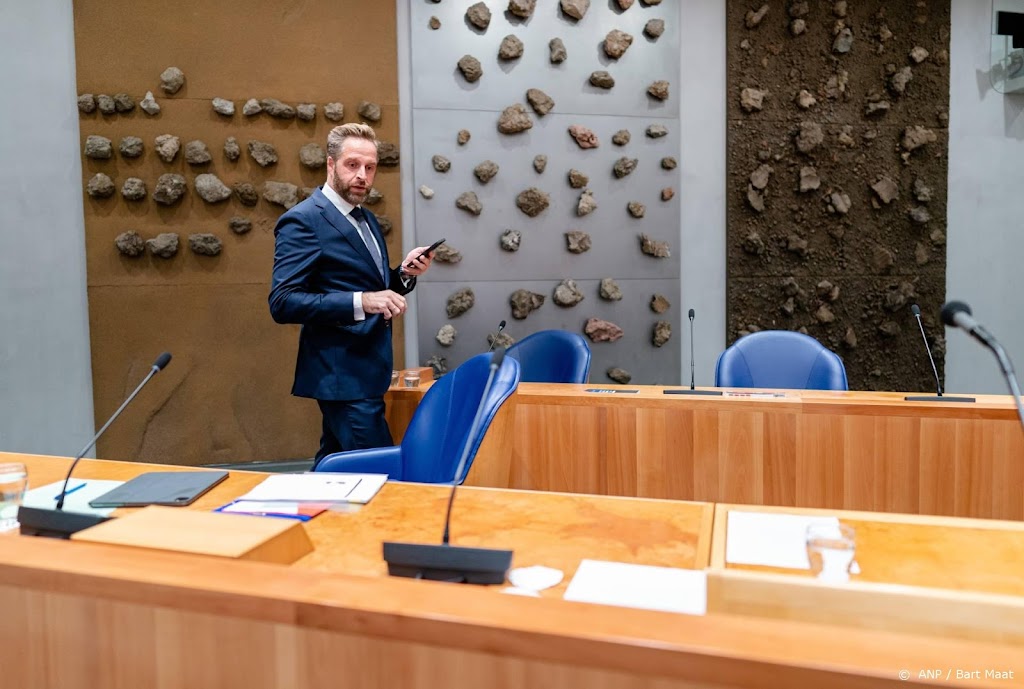 De Jonge tegen kritische Kamer: GGD schaalt al sneller op