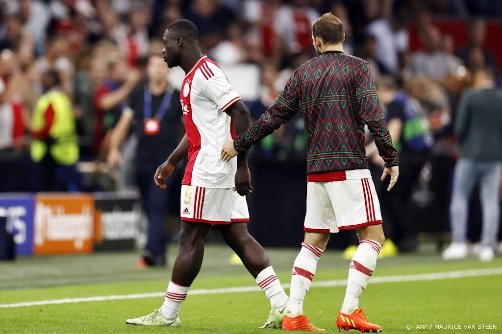 Ajax start met Wijndal en zonder Brobbey en Blind tegen Vitesse 