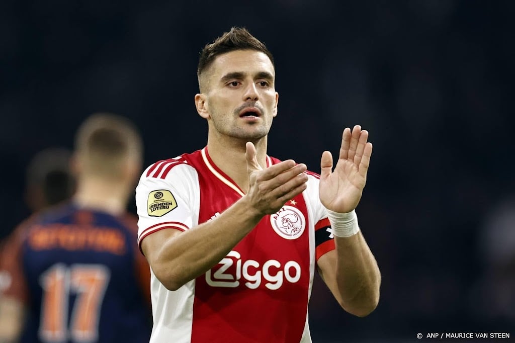 Ajax speelt gelijk tegen Vitesse: 2-2 