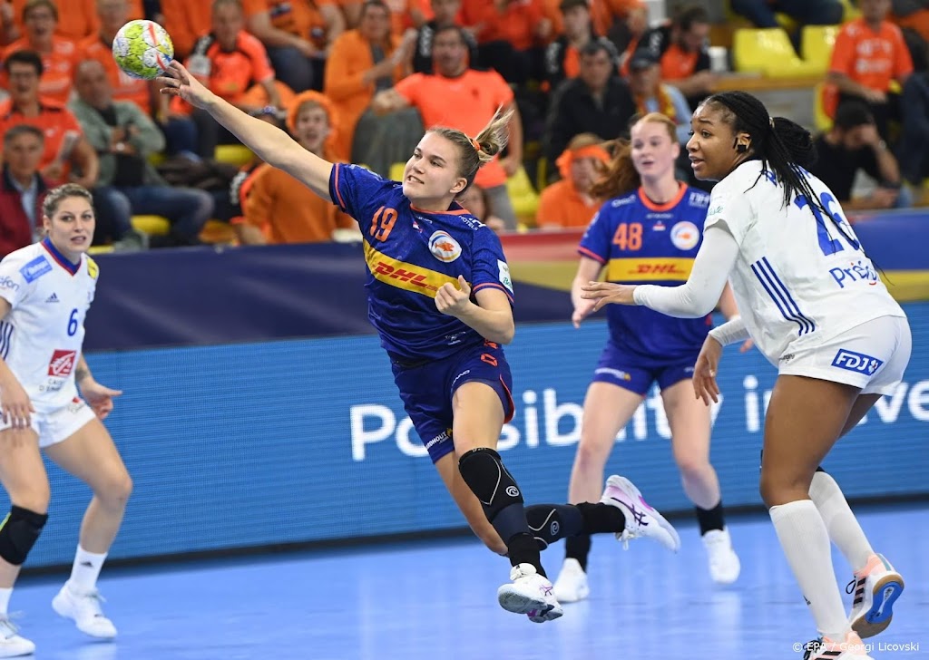 Oranje-handbalsters laten groepswinst EK aan Frankrijk