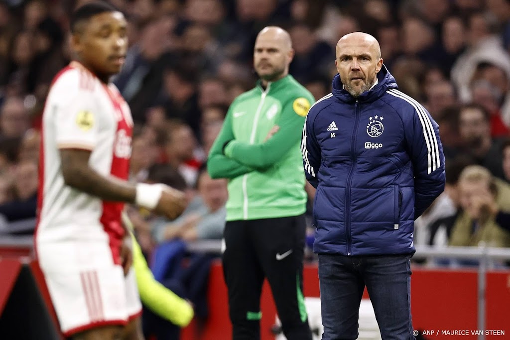 Trainer Schreuder is niet bezig met zijn positie bij Ajax