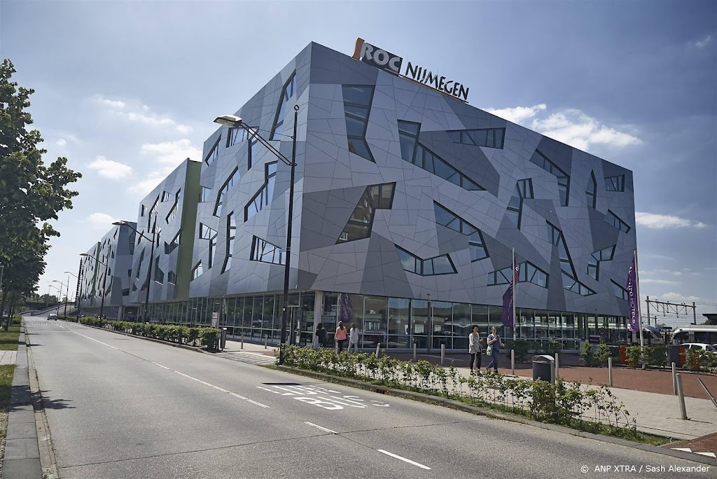 Hof: ontslag leerkracht na publicatie boek was fout