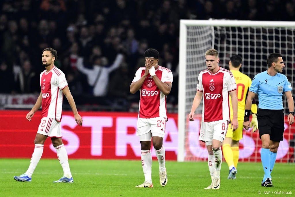 Verdediger Rensch legt zich niet neer bij verloren seizoen Ajax  