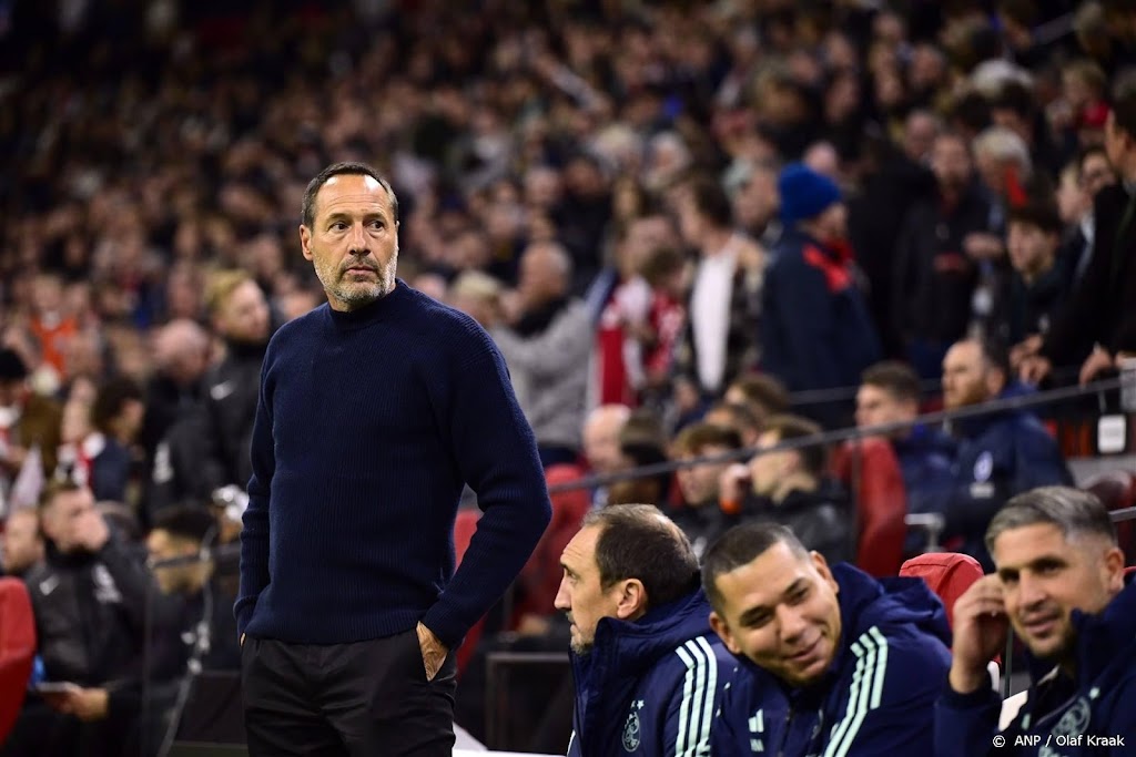 Van 't Schip ziet machteloos Ajax best veel goed doen
