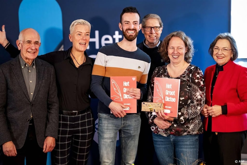 Ellie Lust beste BN'er bij Groot Dictee, twee winnaars met 5 fout
