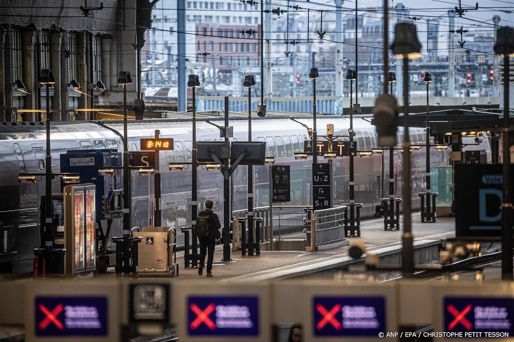 Franse bonden kondigen staking op het spoor aan, vlak voor kerst