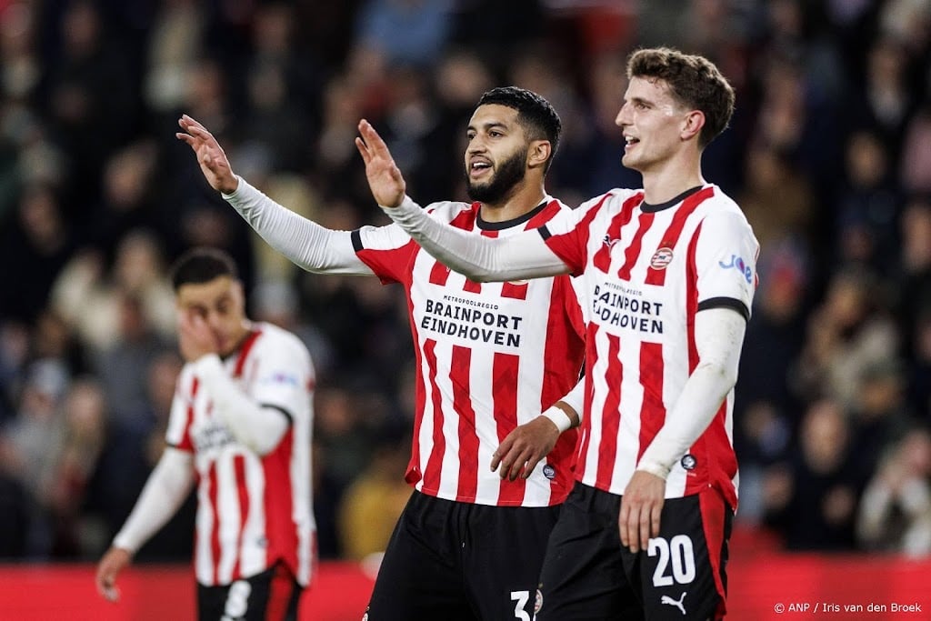 PSV ook in uitwedstrijd tegen AZ met Til in de spits