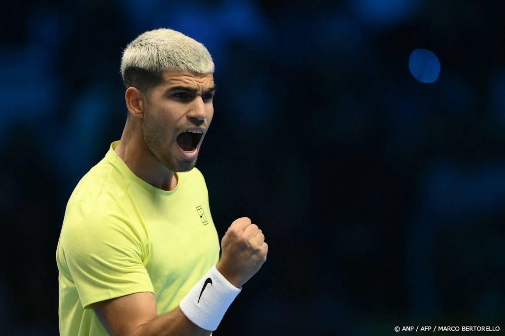 Tennisser Alcaraz begint ATP Finals met zege op De Minaur