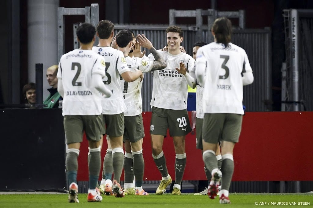 PSV wint topper in Eredivisie bij AZ met ruime cijfers: 1-5