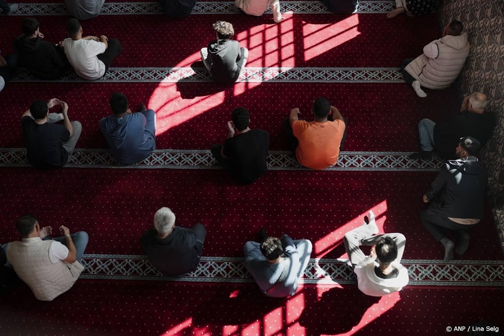 Moskee Emmeloord bedreigd met verscheurde korans en haatteksten