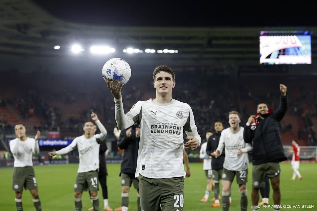 Uitblinker Til groeit met drie treffers verder in rol als spits