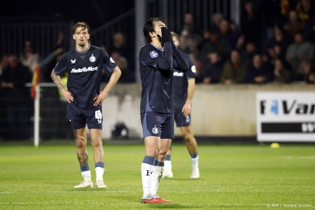 Feyenoord is koppositie kwijt na nederlaag bij Go Ahead Eagles  