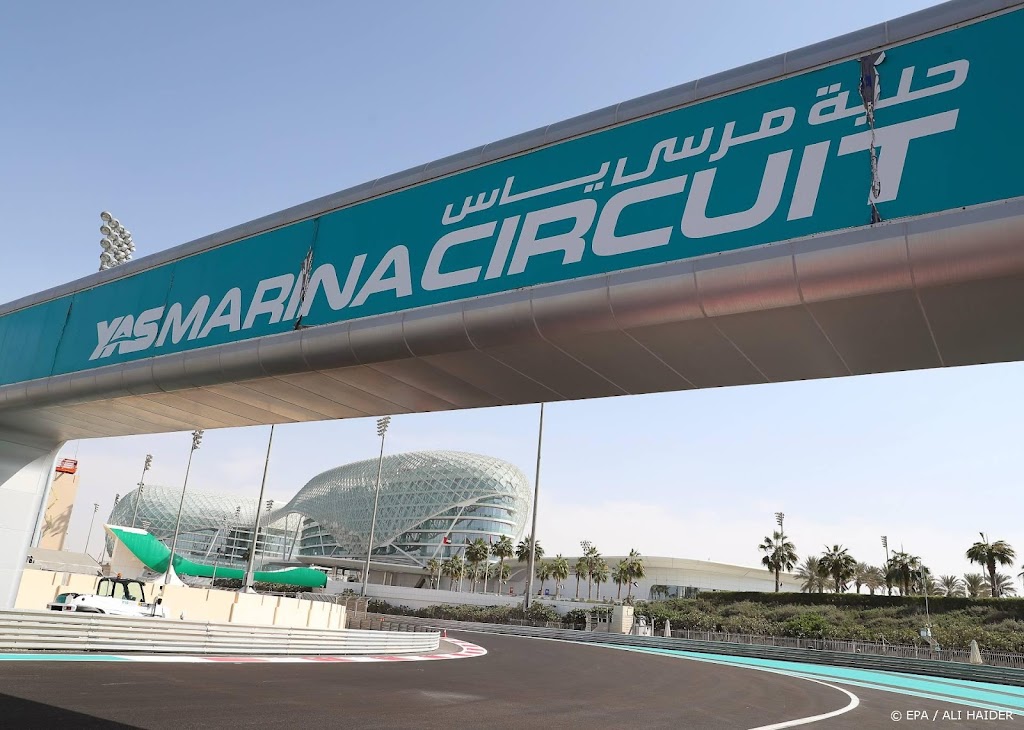 Slotrace Formule 1 op sneller gemaakt circuit Yas Marina
