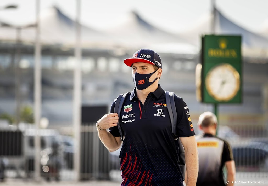 Verstappen toont zich op Yas Marina Circuit, nog geen Max Mania 