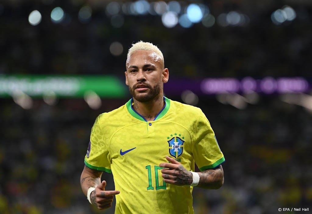 Neymar evenaart Pelé als topscorer aller tijden van Brazilië
