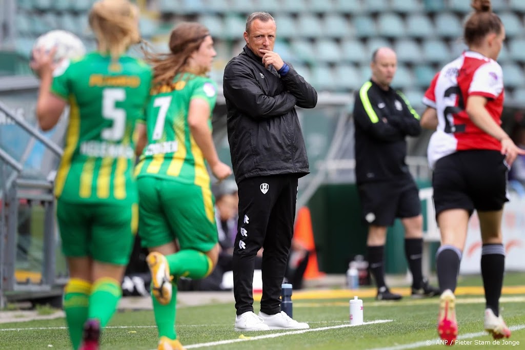 Trainer Polak gaat voetbalsters ADO Den Haag na 4 jaar verlaten