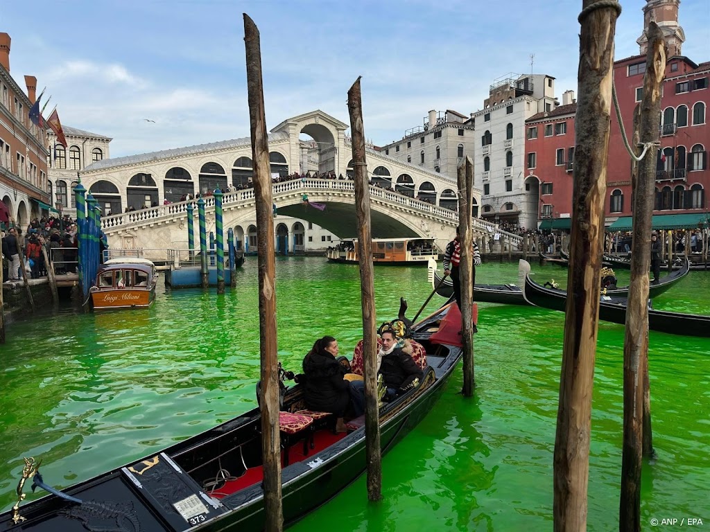 Klimaatactivisten vergroenen Canal Grande