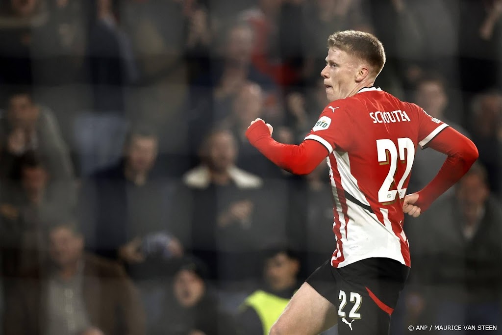 PSV met Schouten en Veerman naar Brest voor Champions League