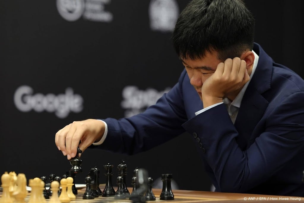 Ding Liren slaat terug met zege op Gukesh in tweekamp WK-schaken