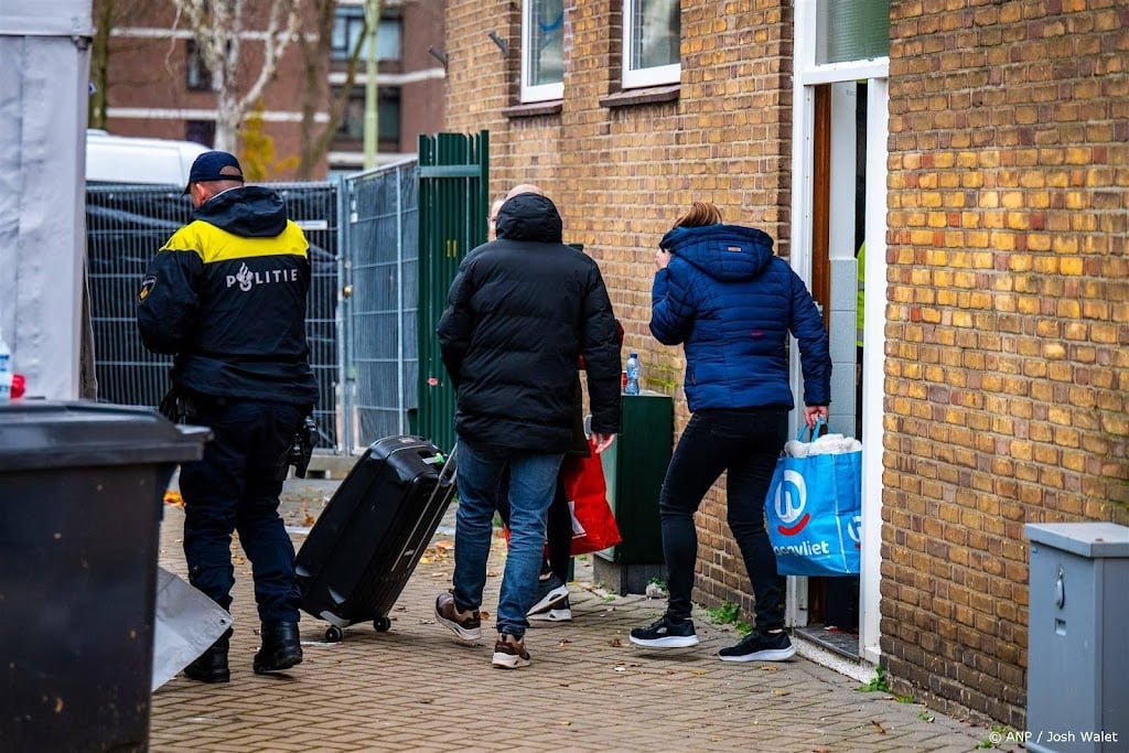 Eerste mensen melden zich bij Tarwekamp om spullen op te halen