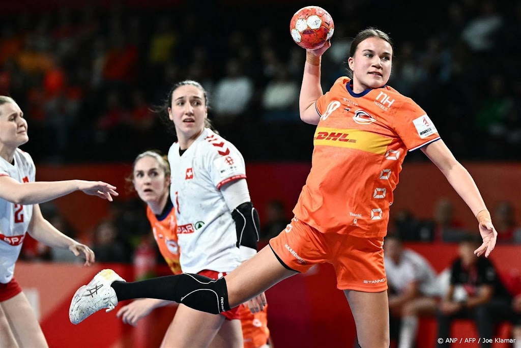 Handbalsters boeken op EK noodzakelijke zege op Zwitserland