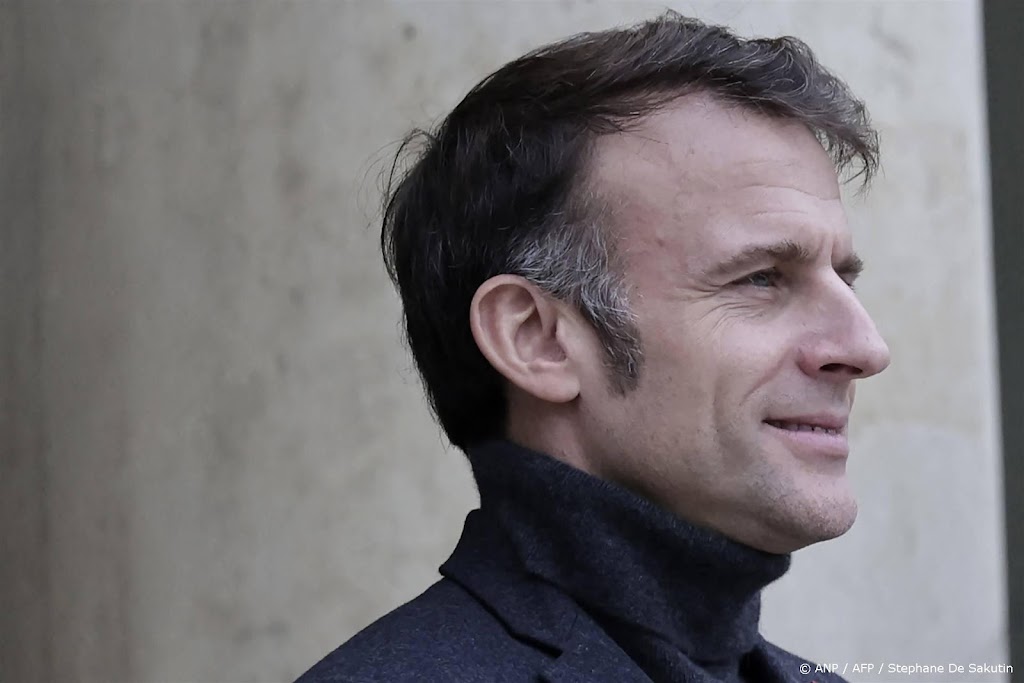 Macron praat dinsdag met partijen over vorming nieuwe regering