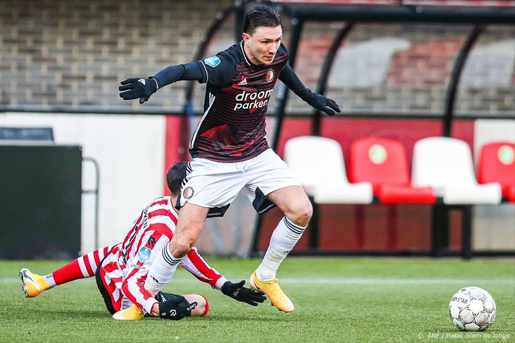 Feyenoord wint Rotterdamse derby met vroeg en laat doelpunt
