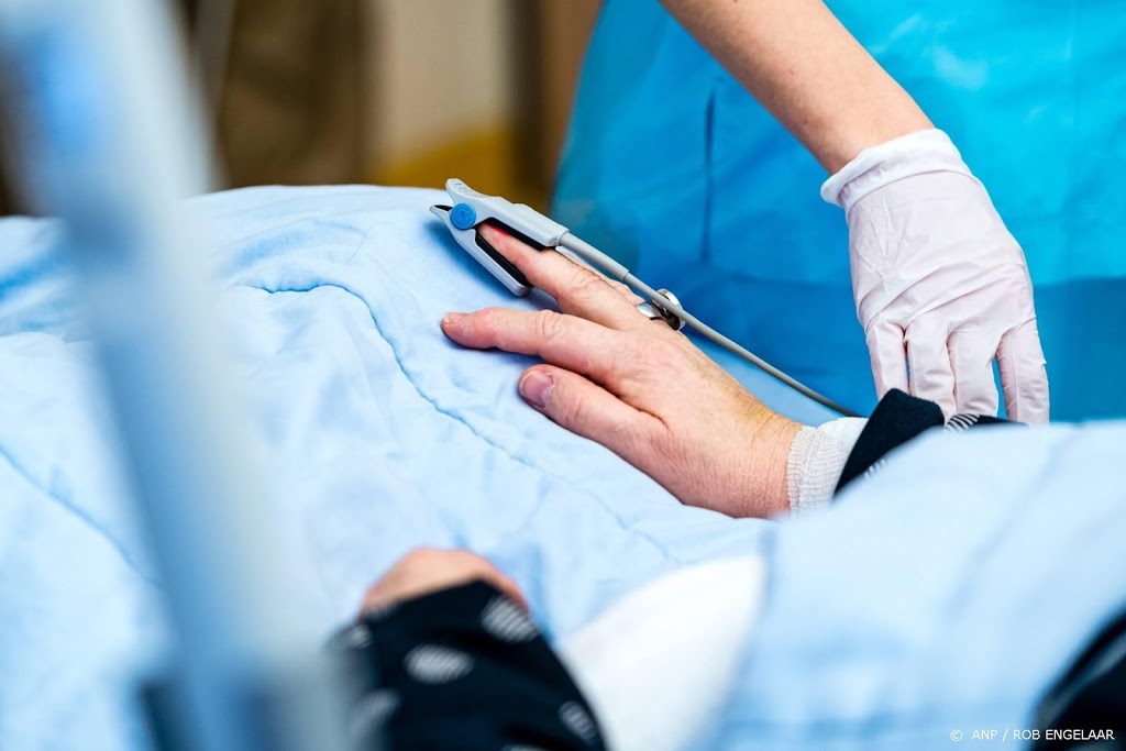 Aantal coronapatiënten in ziekenhuizen blijft dalen