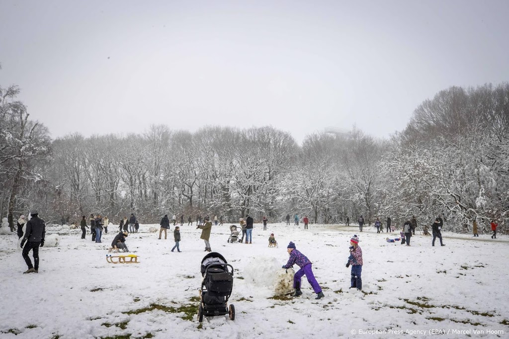 Coronaregels weerhouden Duitsers niet van sneeuwpret