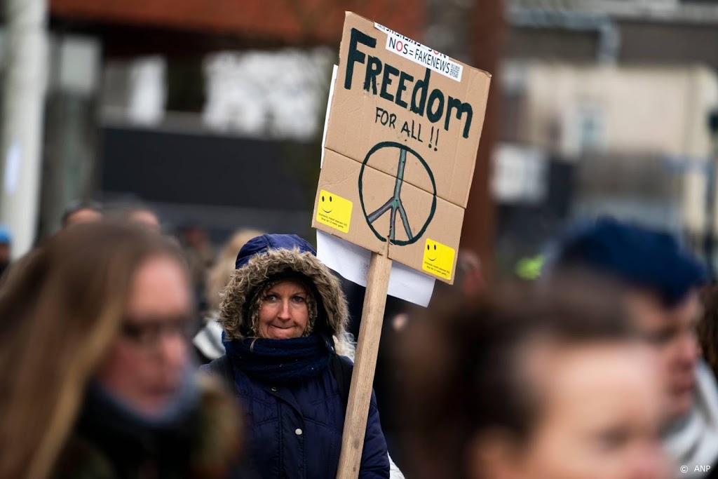 Burgemeester Hilversum beëindigt demonstratie tegen coronaregels 