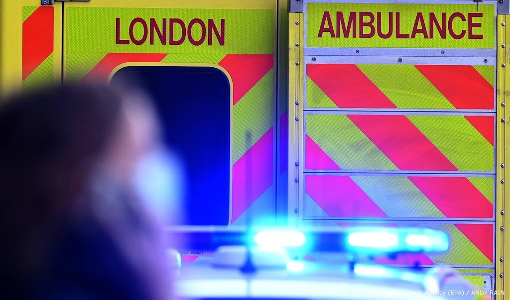 Patiënten in Britse ambulances wachten tot negen uur op opname