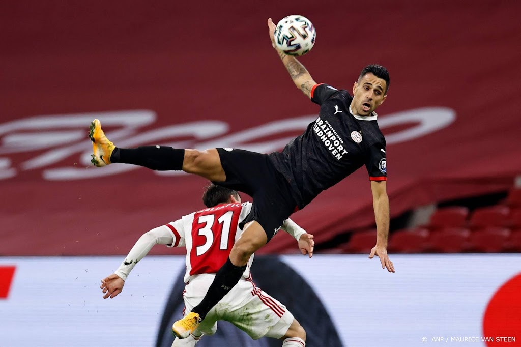 Topper tussen Ajax en PSV eindigt in gelijkspel: 2-2