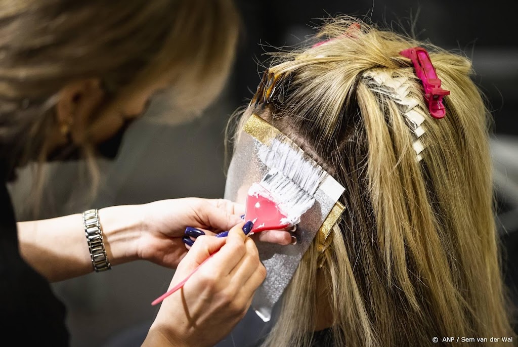 Consumenten gaven meer uit aan diensten, kochten minder eten