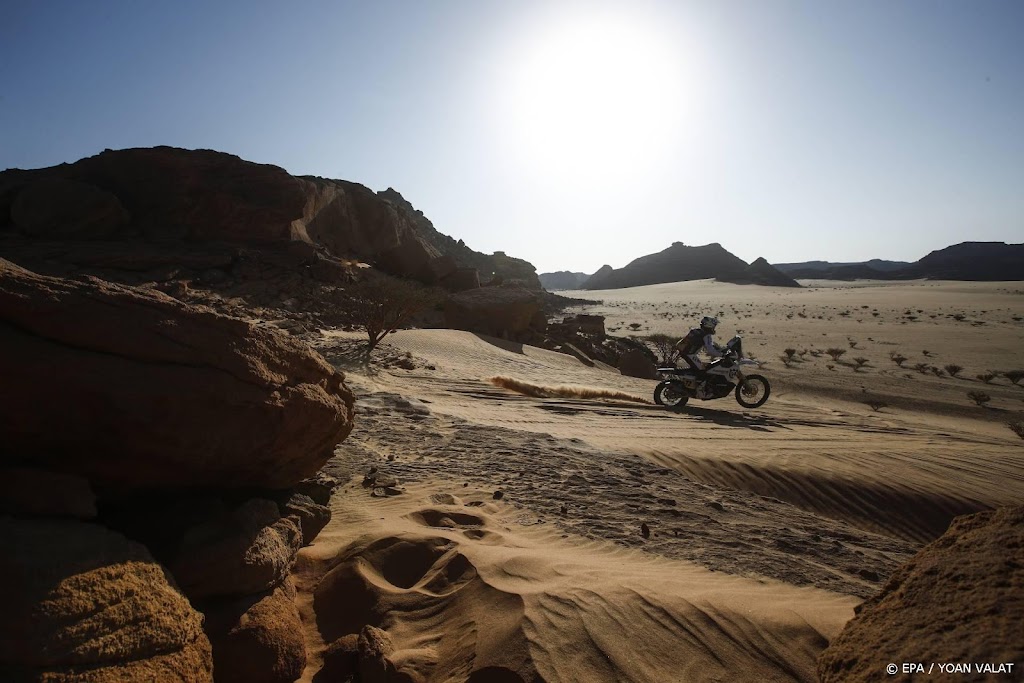 Dagzege Benavides bij motoren in lange proef Dakar Rally 