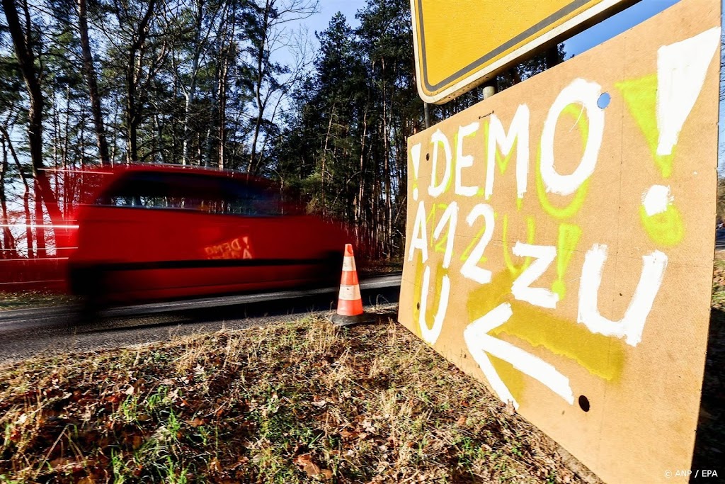 Aanhoudende Duitse spoorstaking en boerenprotest stremmen verkeer