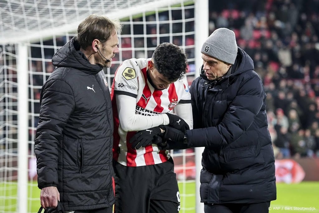 PSV-spits Pepi valt na maken doelpunt uit met blessure