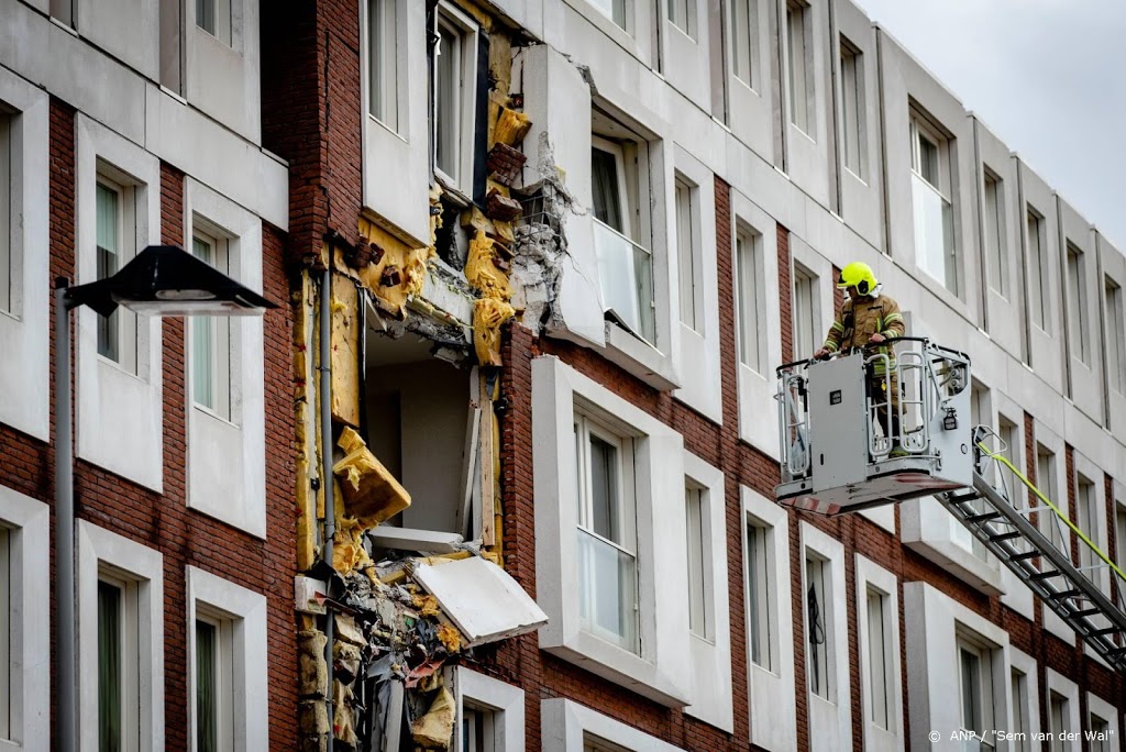 Heistelling valt op woonblok en auto in Katendrecht