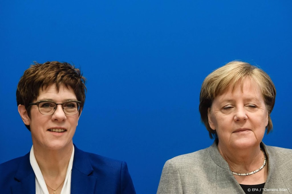 Kritiek op Merkel over terugtrekking beoogd opvolger