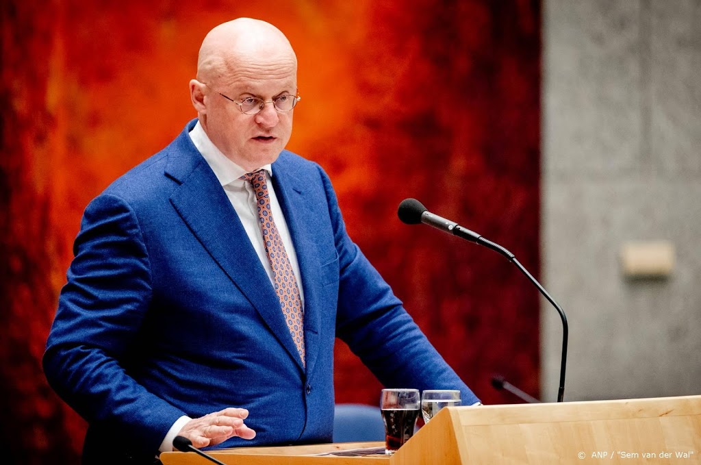 Minister Grapperhaus wil bezit pedohandboek aanpakken