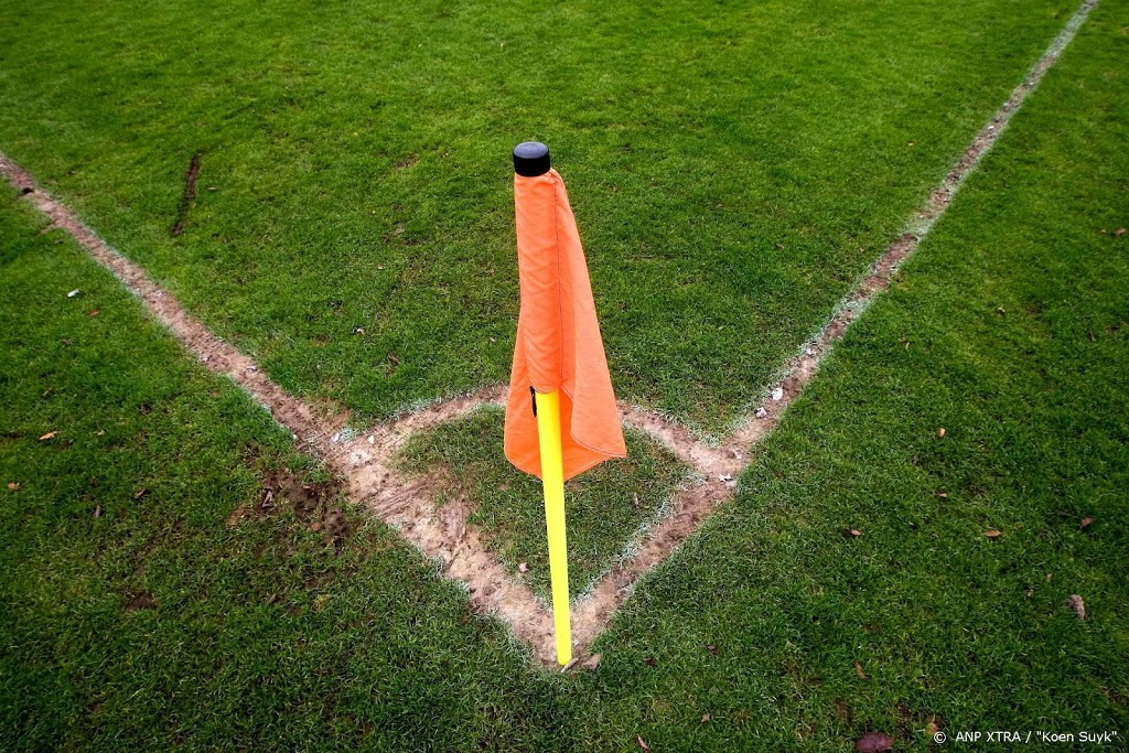 Jong AZ - FC Volendam stilgelegd wegens onweer