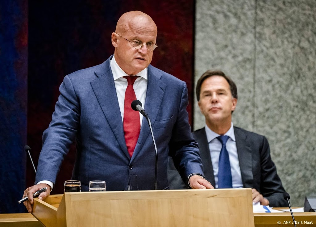 Rutte en Grapperhaus spreken getuigen rellen in Eindhoven