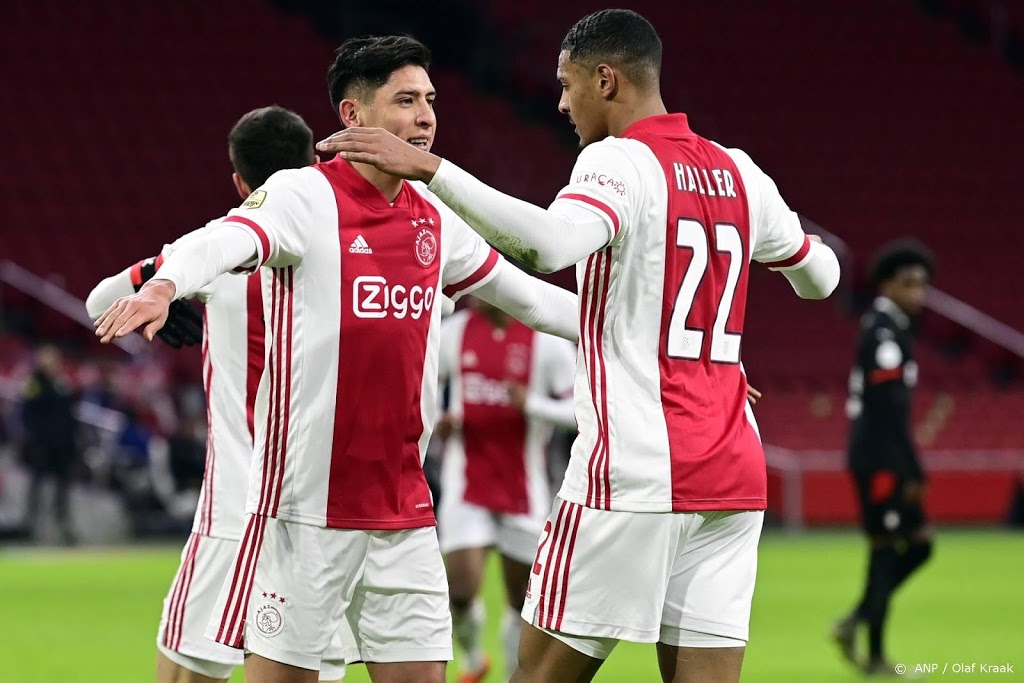 Ajax met zege op PSV (2-1) naar halve finale KNVB-beker 