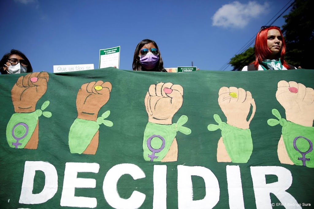 Vrouw in El Salvador vrijgekomen na tien jaar in cel om abortus