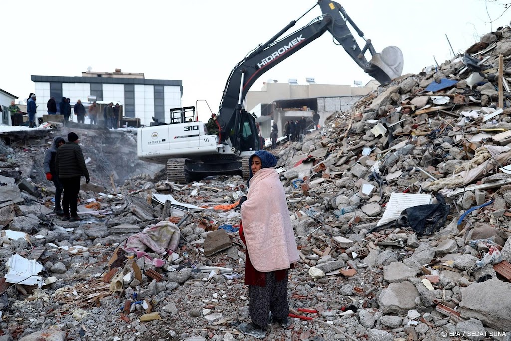 PKK schort 'operaties' op na aardbevingen Turkije