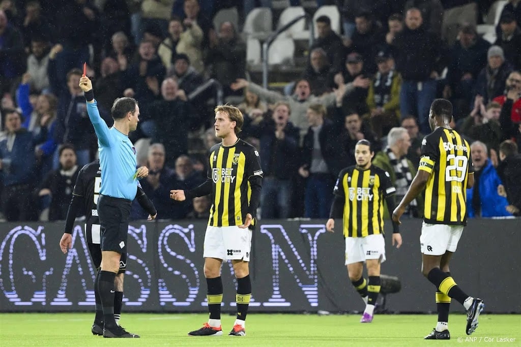 Vitesse met tien man onderuit tegen Heracles Almelo 