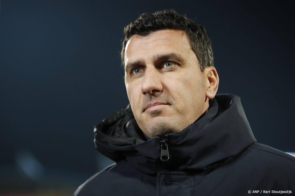 AZ-trainer Martens geschorst voor duel met Fortuna na rode kaart
