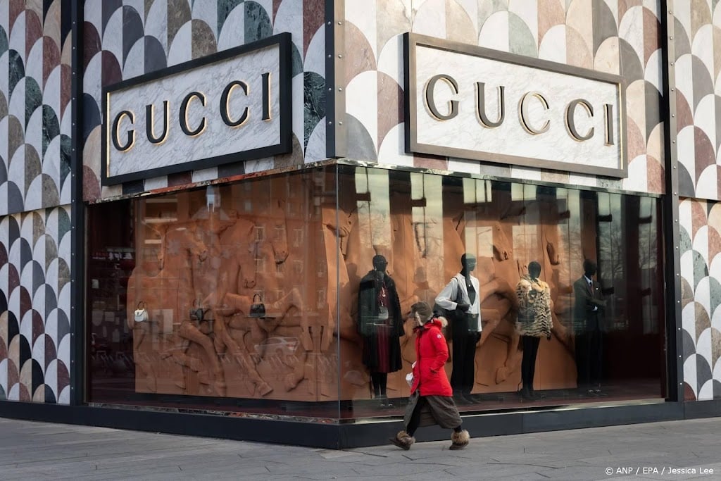 Modemerk Gucci ziet omzet dalen door minder verkoop luxegoederen