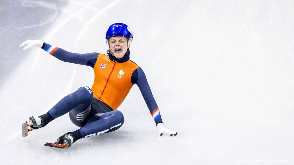 Shorttrackers lopen door val finale gemengde aflossing mis