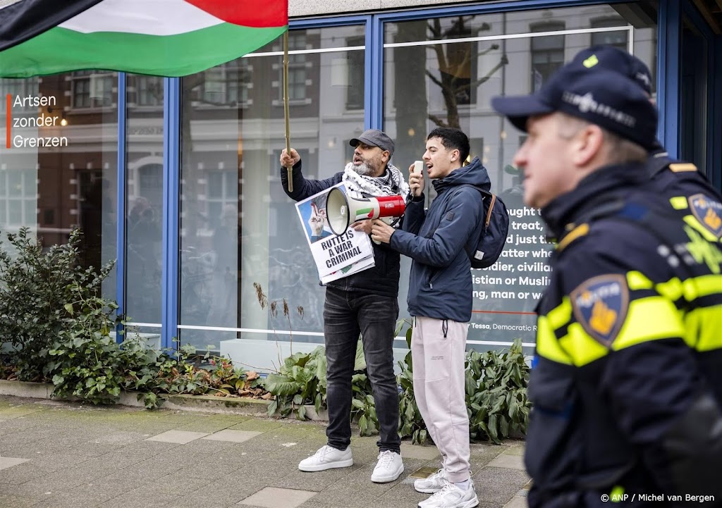 Veel politie bij Portugese Synagoge in Amsterdam