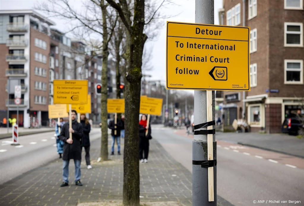 Amnesty staat met borden langs route Israëlische president